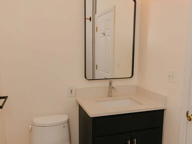1901 W George St #1 — Photo 10