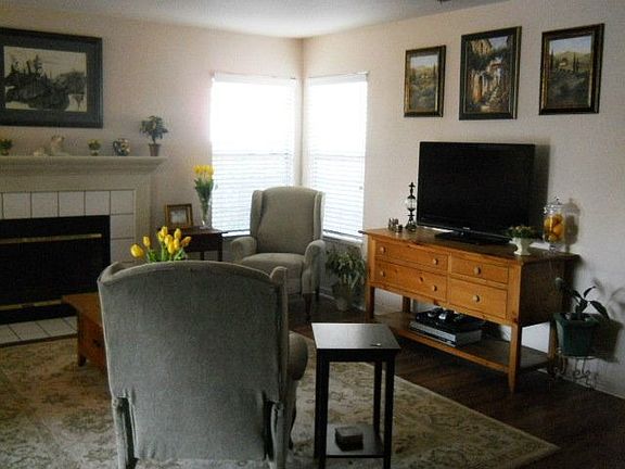 LIVING ROOM (view 1)