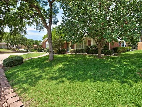 2nd image of 329 Somerset Cir