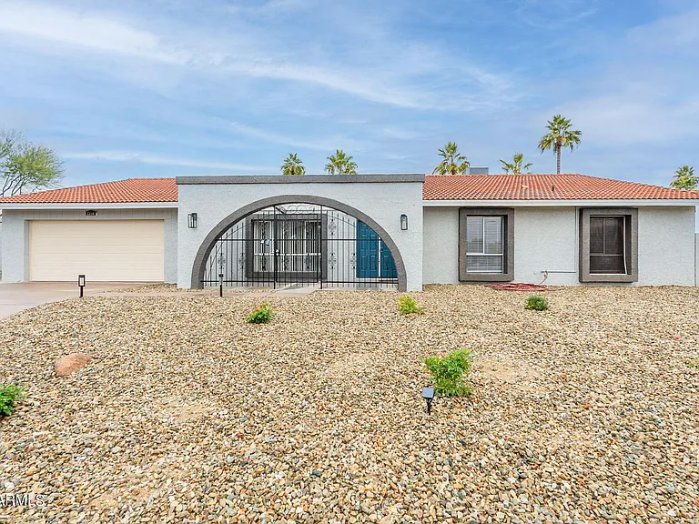 2318 E Lupine Ave — Photo 3