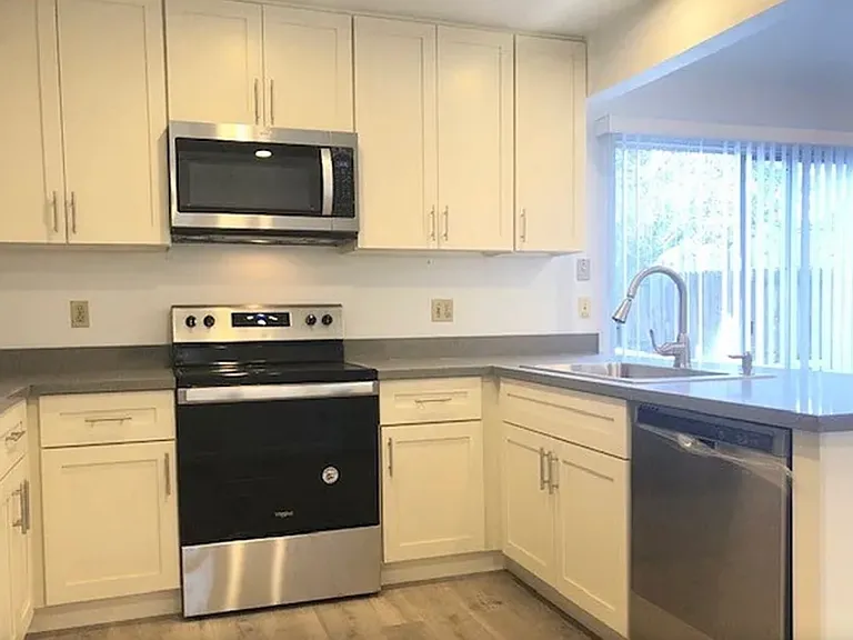 1141 Langlie Way — Photo 3
