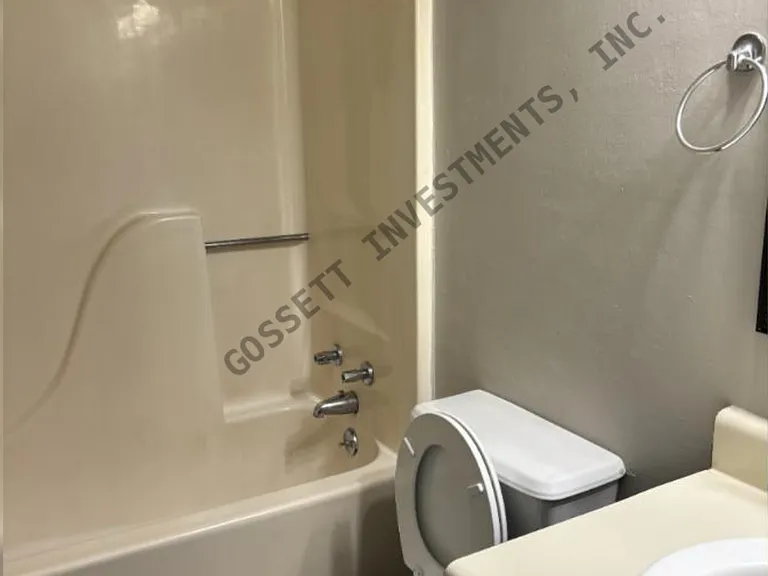 Mason Court Apartments — Photo 16