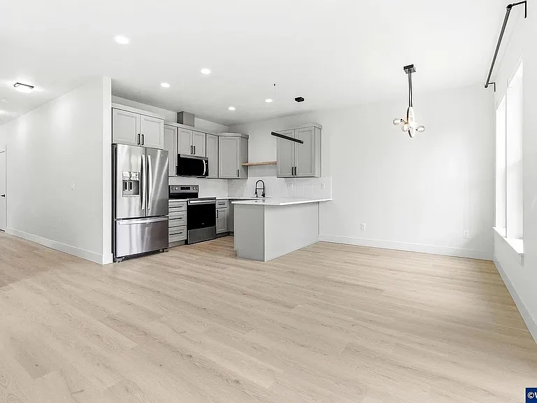 4845 Elvira Pl N — Photo 30