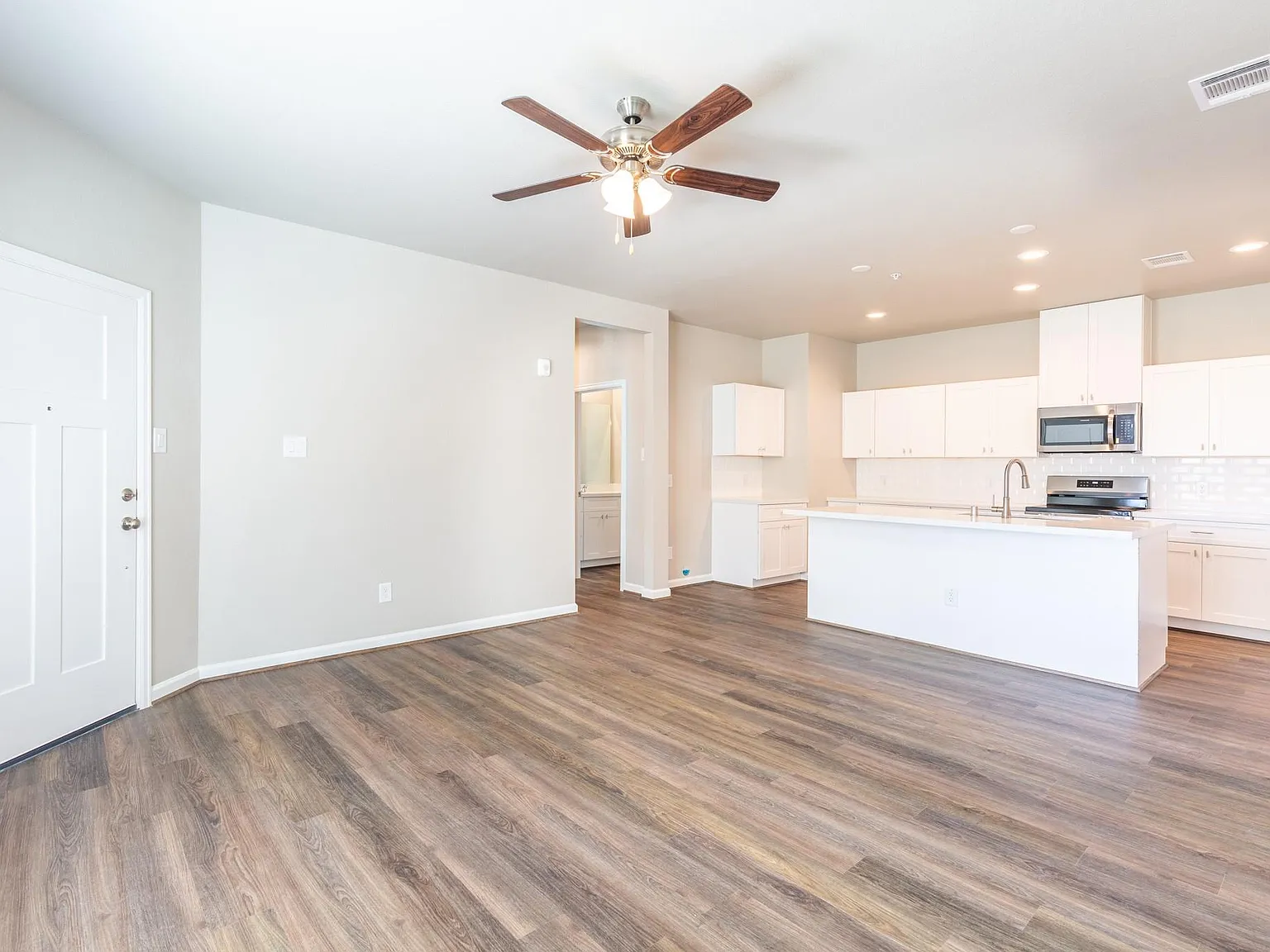 3 bed, 2.0 bath, 1144 sqft, $1,495 — Photo 4