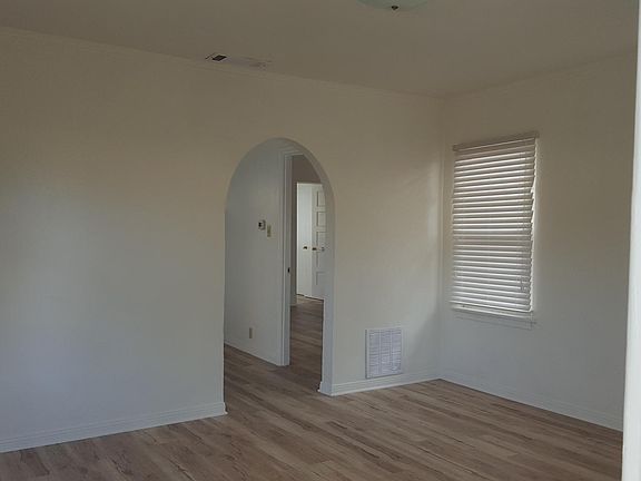 2nd image of 4556 1/2 Alumni Ave