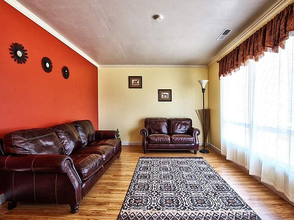 2nd image of 1446 Cambridge Dr
