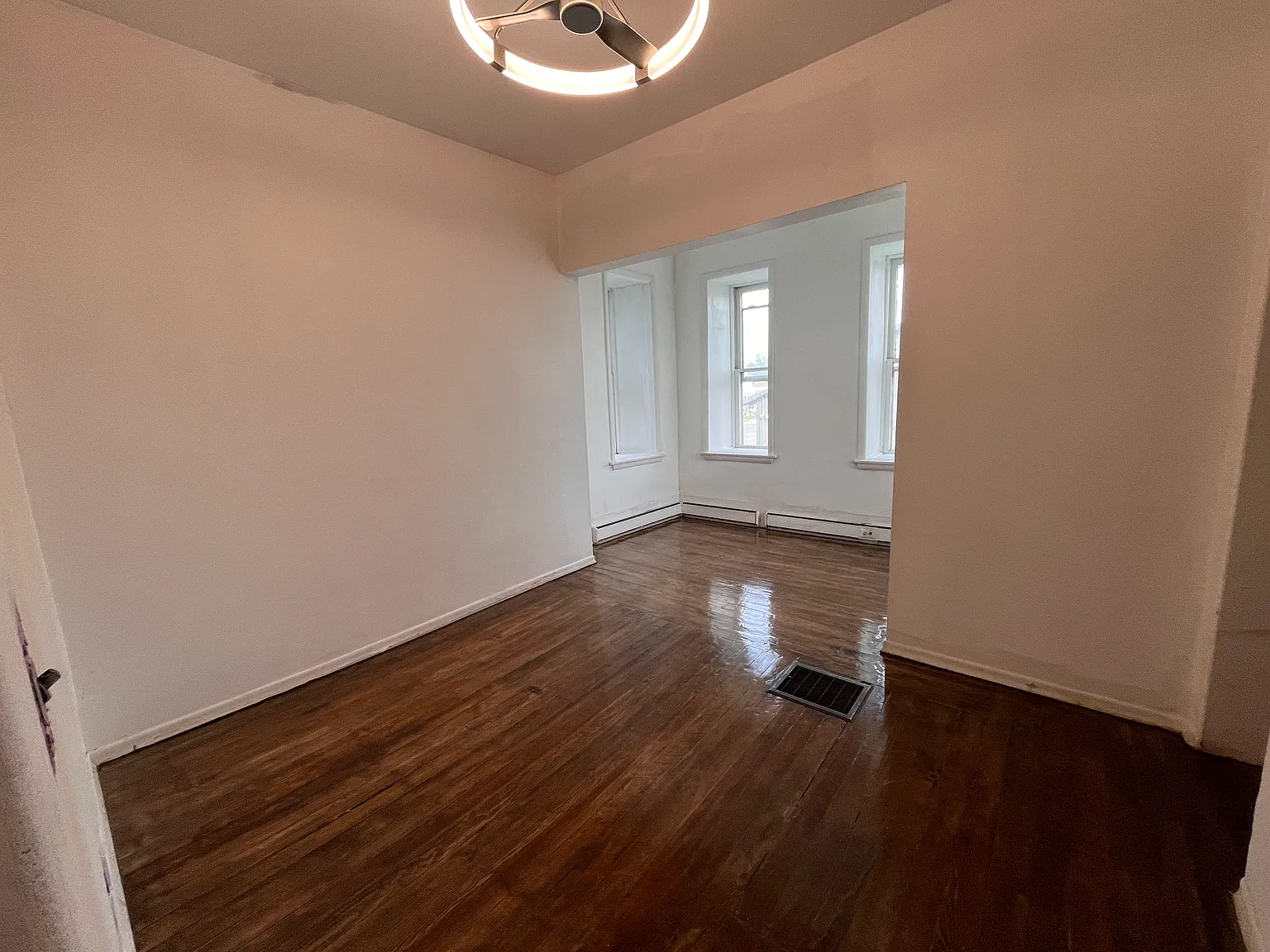 6 bed, 2.5 bath, 2122 sqft, $575 — Photo 2