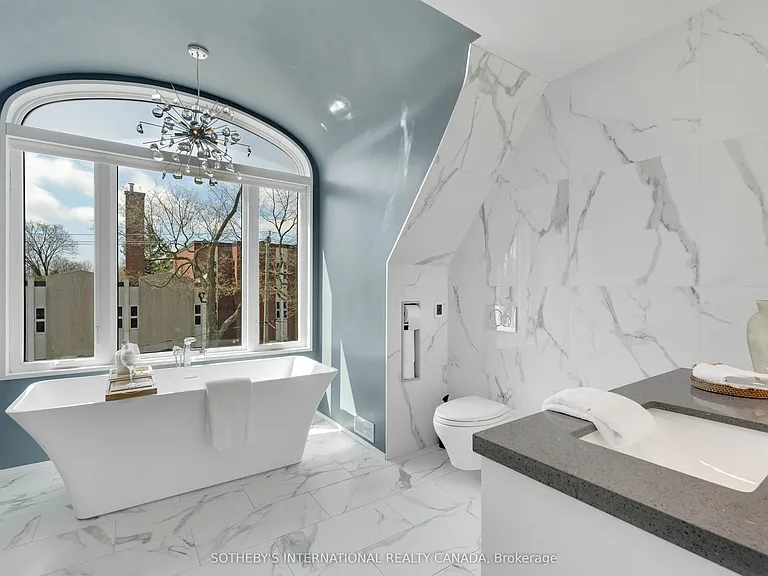 721 Markham St — Photo 17