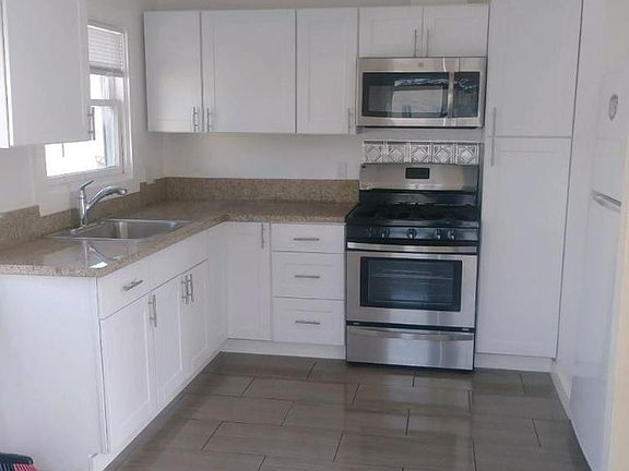 3rd image of 722 N Park Ct