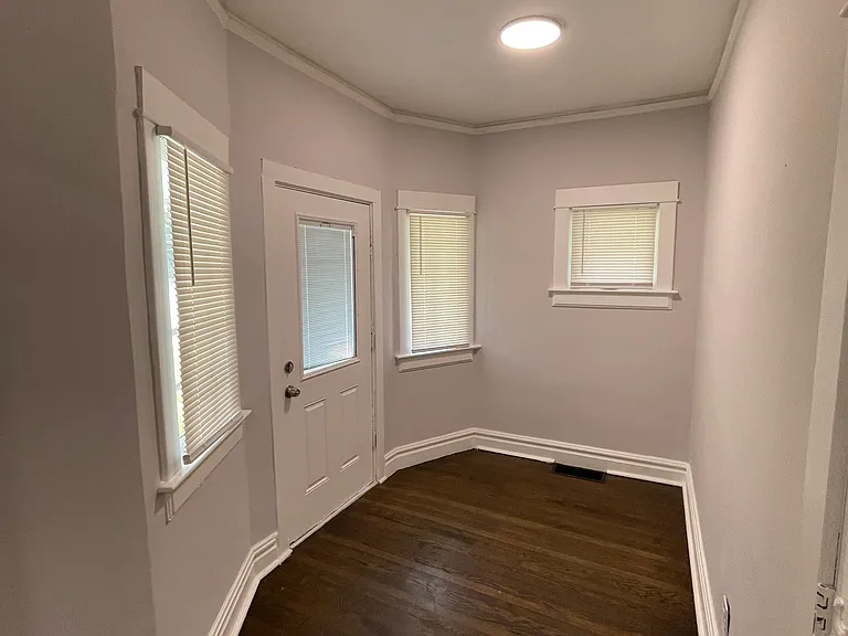 550 S Arlington Ave — Photo 17
