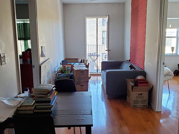 4th image of 261 Evergreen Ave #3N