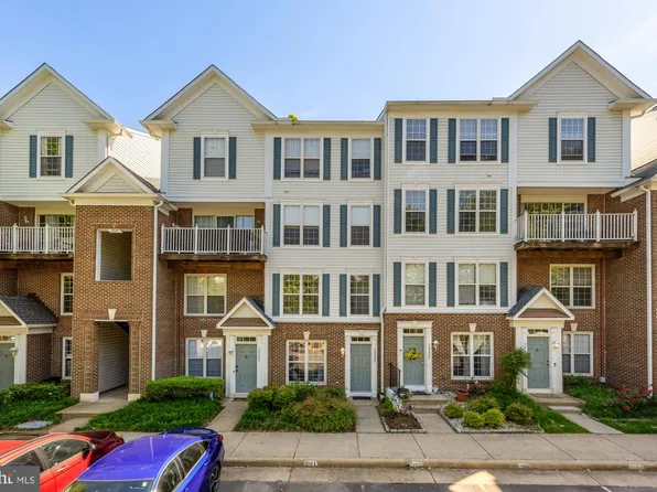 12625 Fair Crest Ct, Fairfax, VA 22033