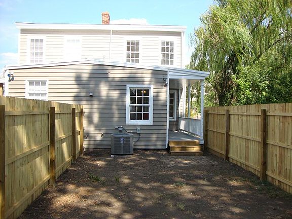 2nd image of 722 Jessamine St