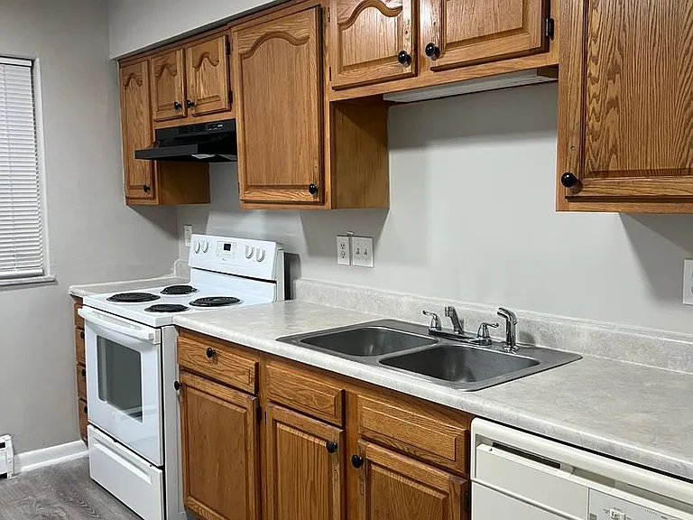 5907 Staughton Dr — Photo 9