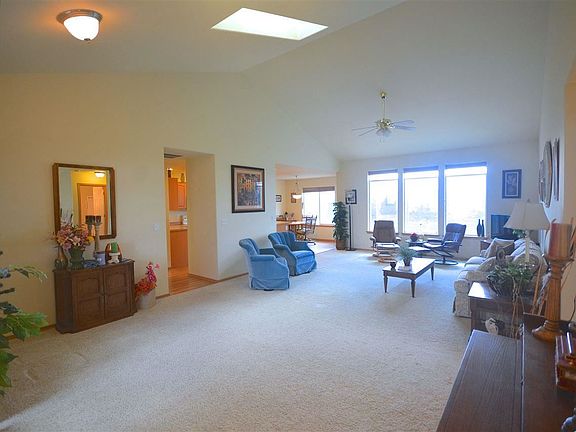 3rd image of 130 Henley Dr