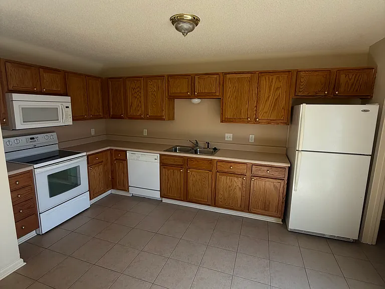 207 Woodland #3 — Photo 4