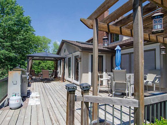 5th image of 12 Summerhill Dr