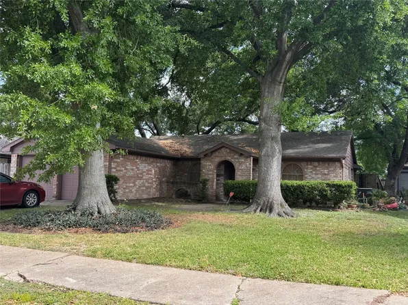 12414 Pine Knoll Dr, Houston, TX 77099