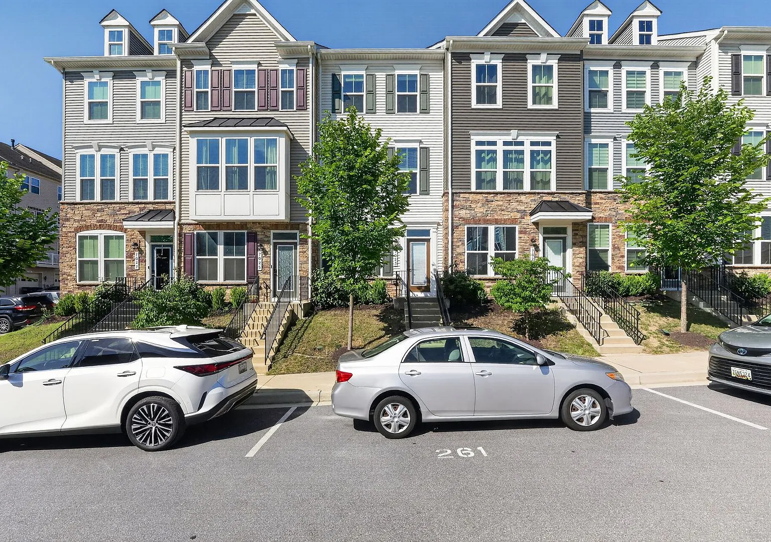 3 Bed 3.5 Bath townhome in Elkridge Crossing — Photo 1