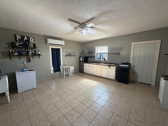 4th image of 364 Ranch Road 7152l
