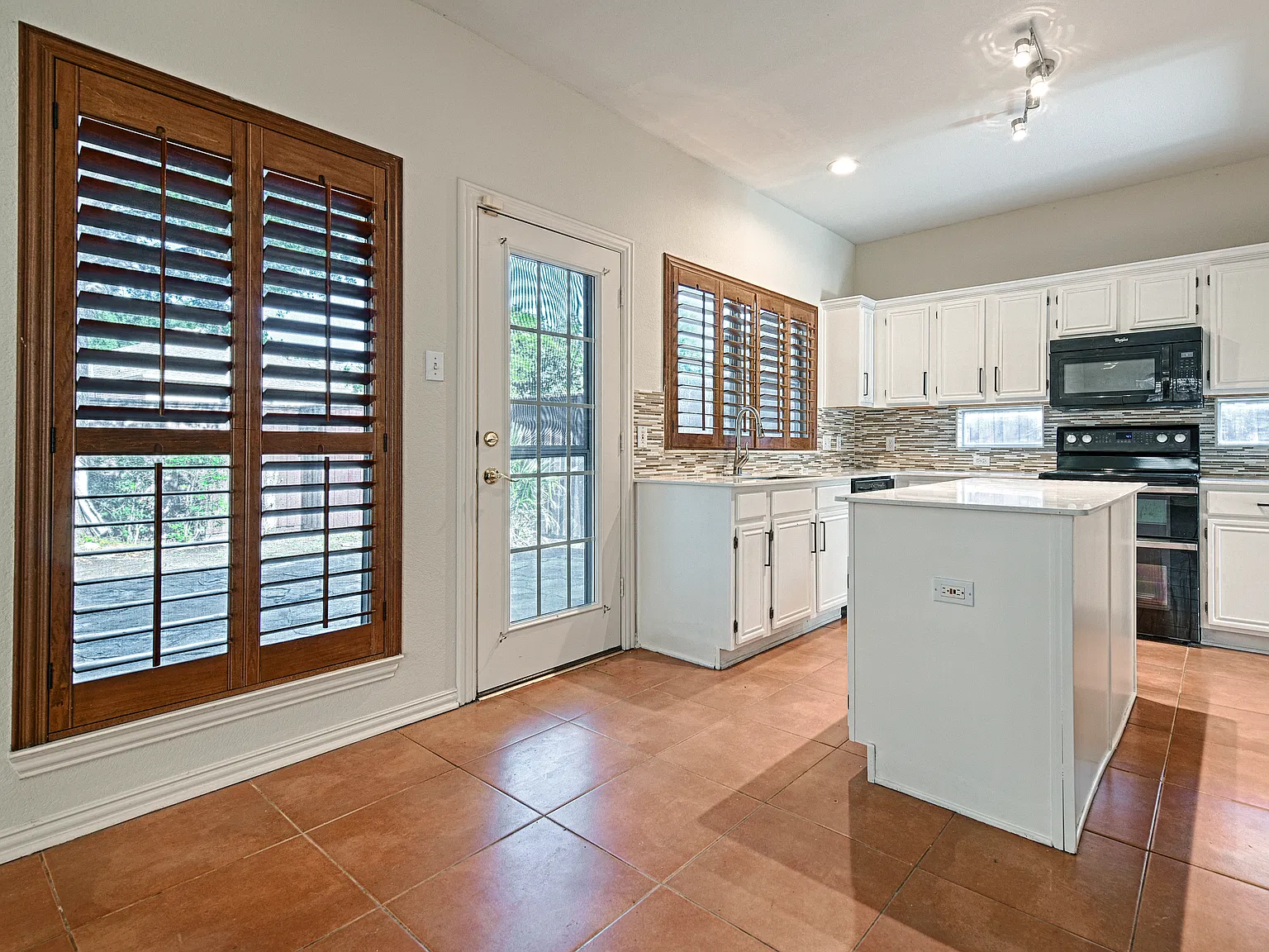 4 bed, 2178 sqft, $2,700 — Photo 4