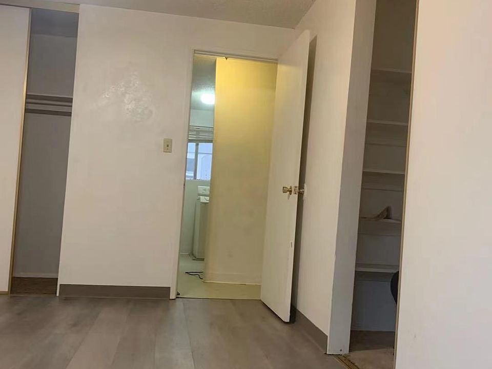 1st image of 1412 N Edmonds Dr #3