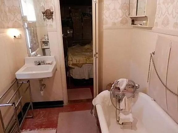 4th image of 1323 Longfellow Ave