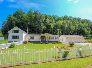 768 Whispering Pnes, Alum Creek, WV 25003