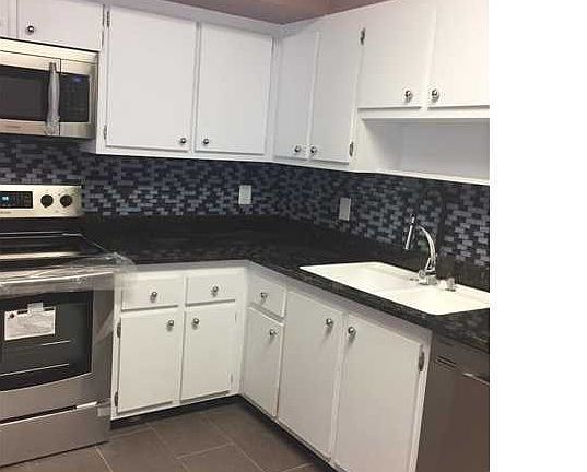 4th image of 919 Hillcrest Dr APT 814
