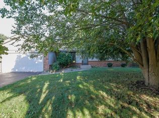 8239 Tetterhall Ln, Machesney Park, IL 61115