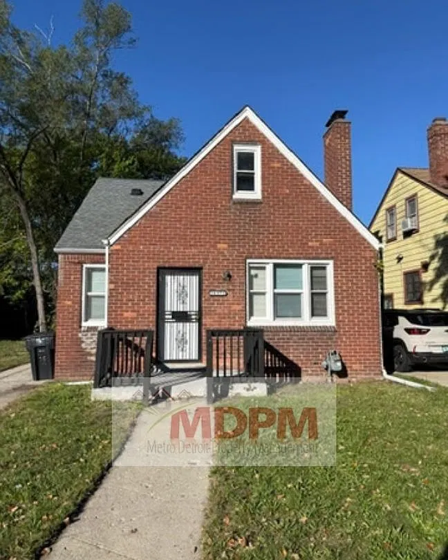 3 bed, 1035 sqft, $1,200 — Photo 1