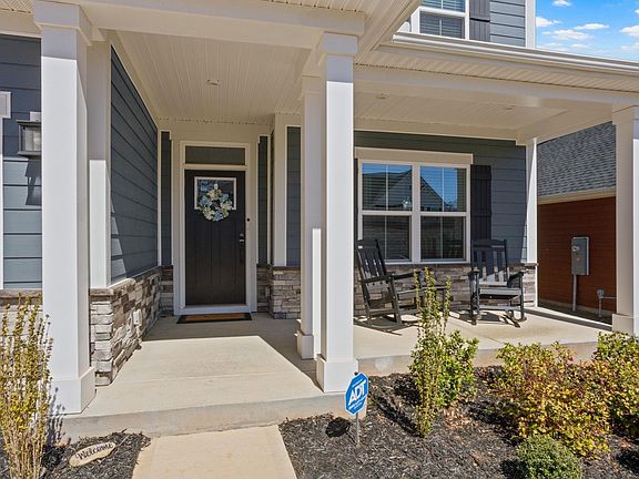 3rd image of 356 Hollythorpe Ln