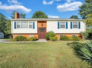 984 Knollwood Dr, Troutville, VA 24175