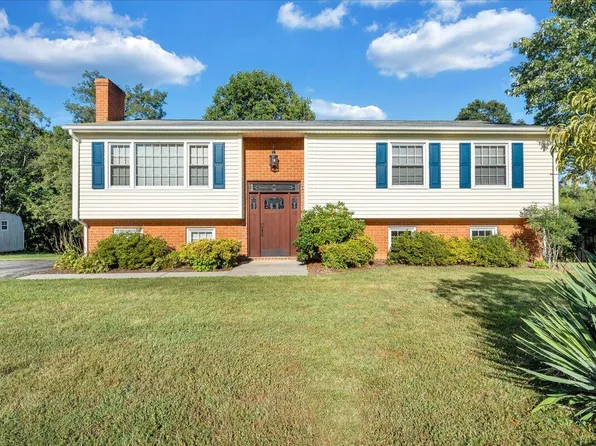 984 Knollwood Dr, Troutville, VA 24175