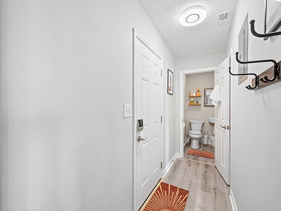2nd image of 808 1/2 Logan St APT 3