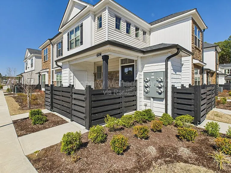 604 Kathy Ann Way — Photo 2