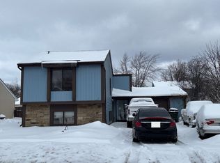 30W023 Danbury Dr, Warrenville, IL 60555