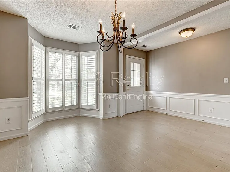 2540 Alvecot Cir — Photo 29