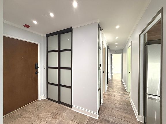 2nd image of 502 W Huntington Commons Rd APT 438