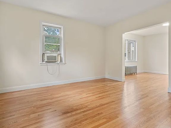 3rd image of 7 Frances St #1