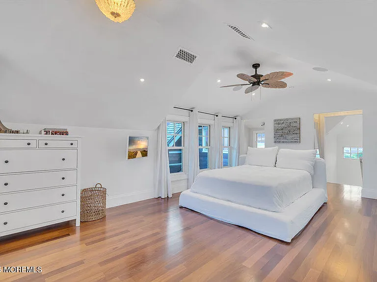 985 Ocean Ave — Photo 18