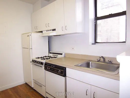 Rented by Town Residential | media 26