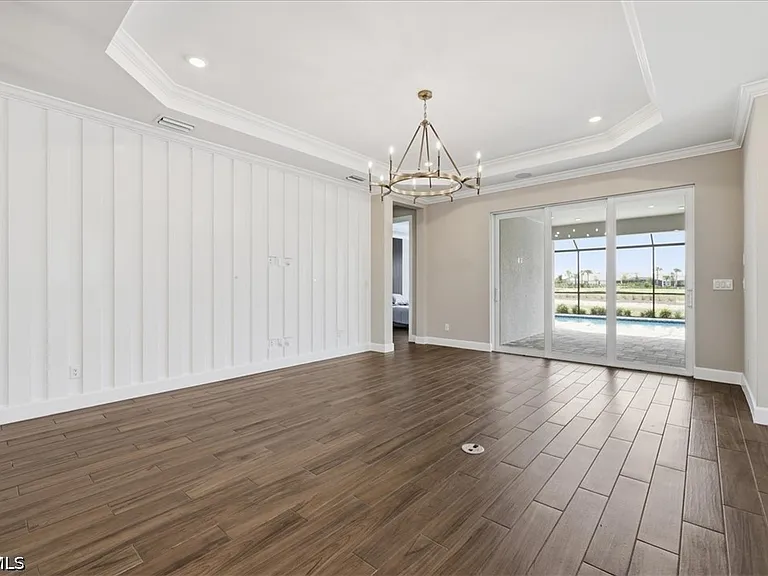 26801 Victoria Pl — Photo 8