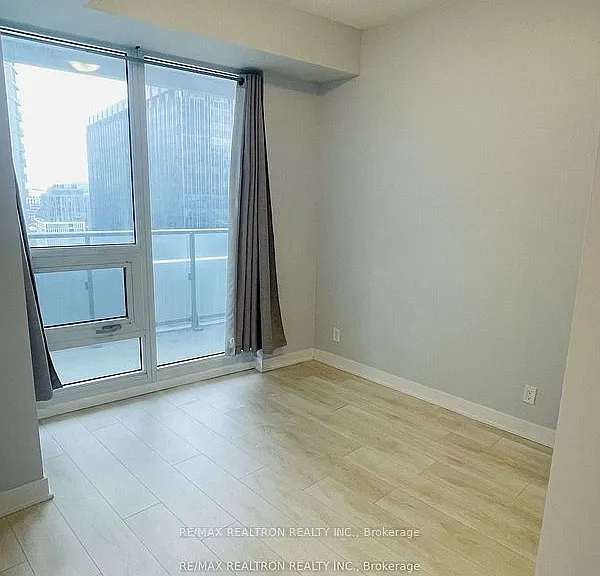 2221 Yonge St #1007 — Photo 4