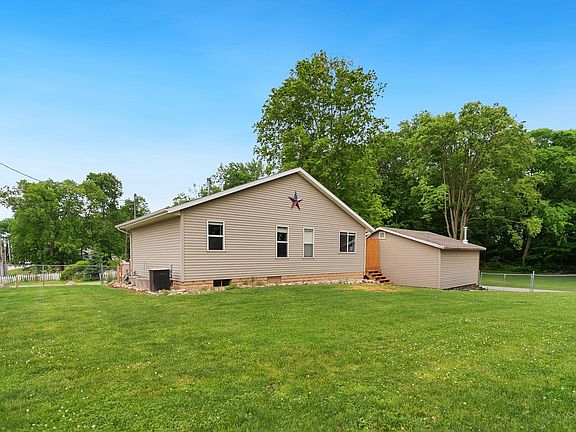 4th image of 2136 Chapman Lake Dr