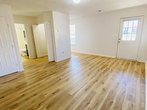 3rd image of 431 Garden City Dr APT 2