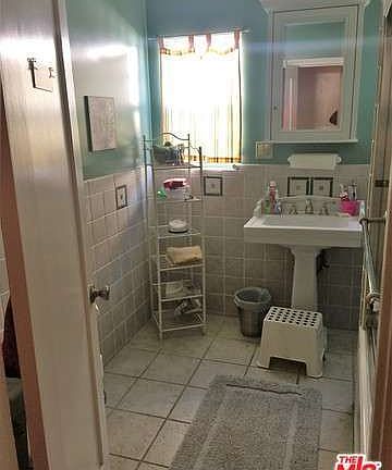 5th image of 2412 W 76th St