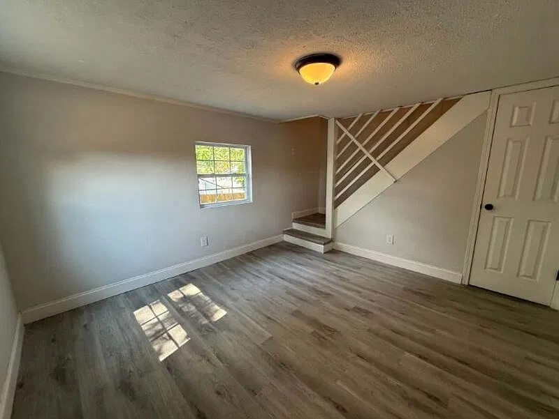 2 bed, 1.0 bath, 984 sqft, $1,600 — Photo 2