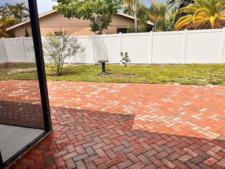 2420 Briar Oak Cir — Photo 12