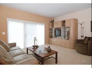 8 Provincetown Ct, Lincolnshire, IL 60069